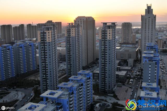 经济学家：人均住房面积42.1平米，有一半是1997年之前的老房子