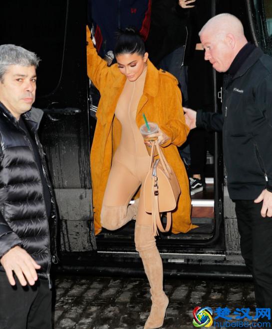 最会赚钱的95后女孩，年入11.2亿，网友：干什么能挣这么多？