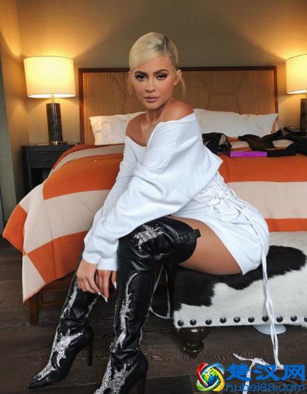 最会赚钱的95后女孩，年入11.2亿，网友：干什么能挣这么多？