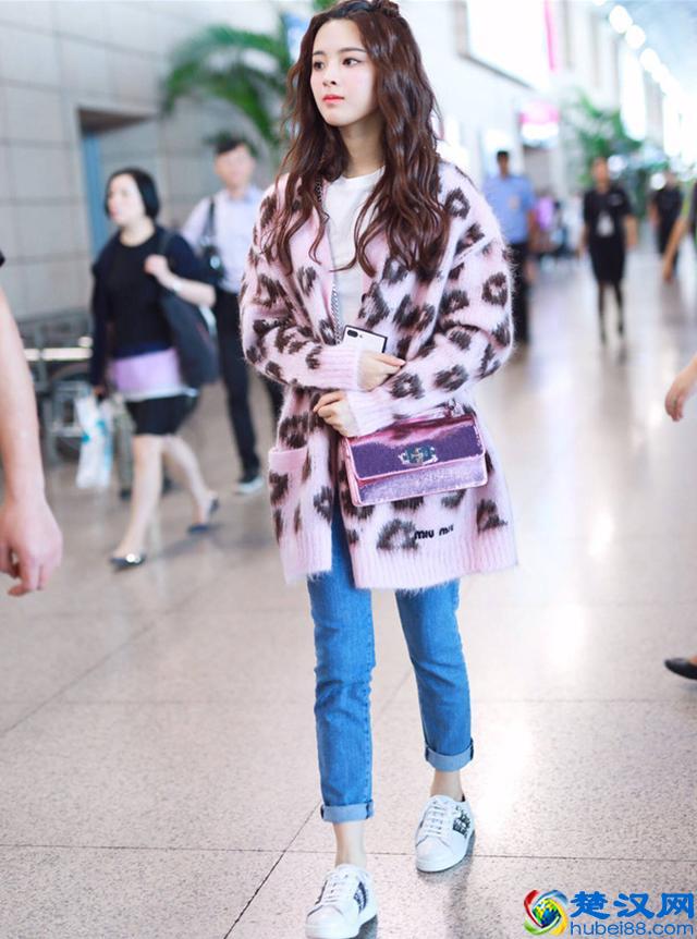 毛衣搭配牛仔裤，真是美到让你疯狂！