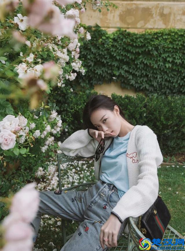 毛衣搭配牛仔裤，真是美到让你疯狂！