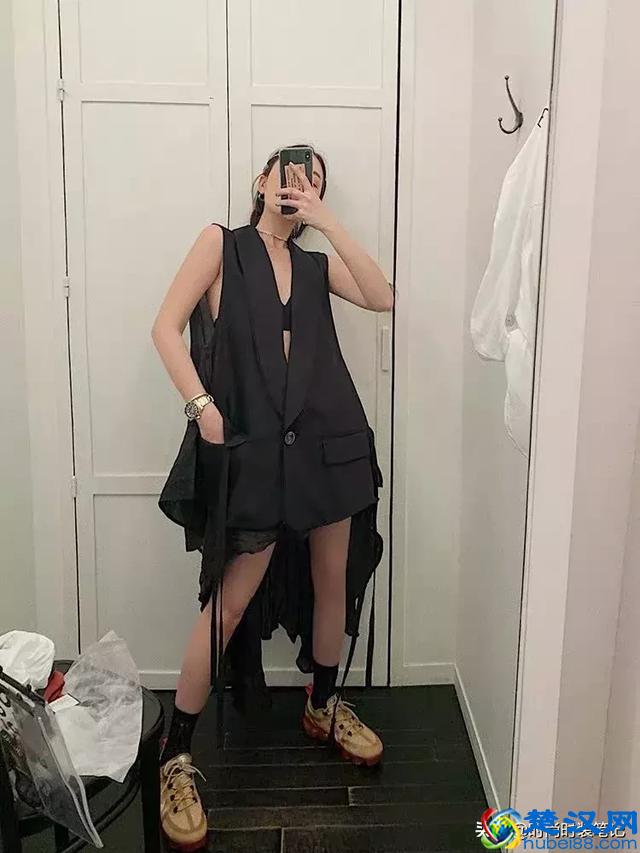 初夏想要显瘦保暖就穿“西装马甲”，简直又酷又少女！我超喜欢！