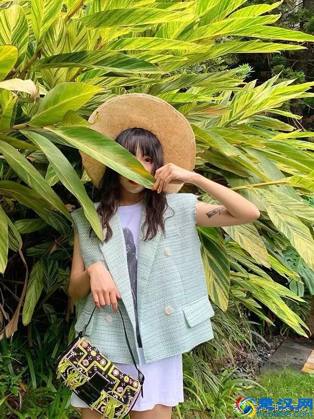 初夏想要显瘦保暖就穿“西装马甲”，简直又酷又少女！我超喜欢！