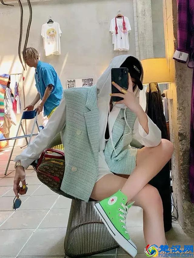 初夏想要显瘦保暖就穿“西装马甲”，简直又酷又少女！我超喜欢！