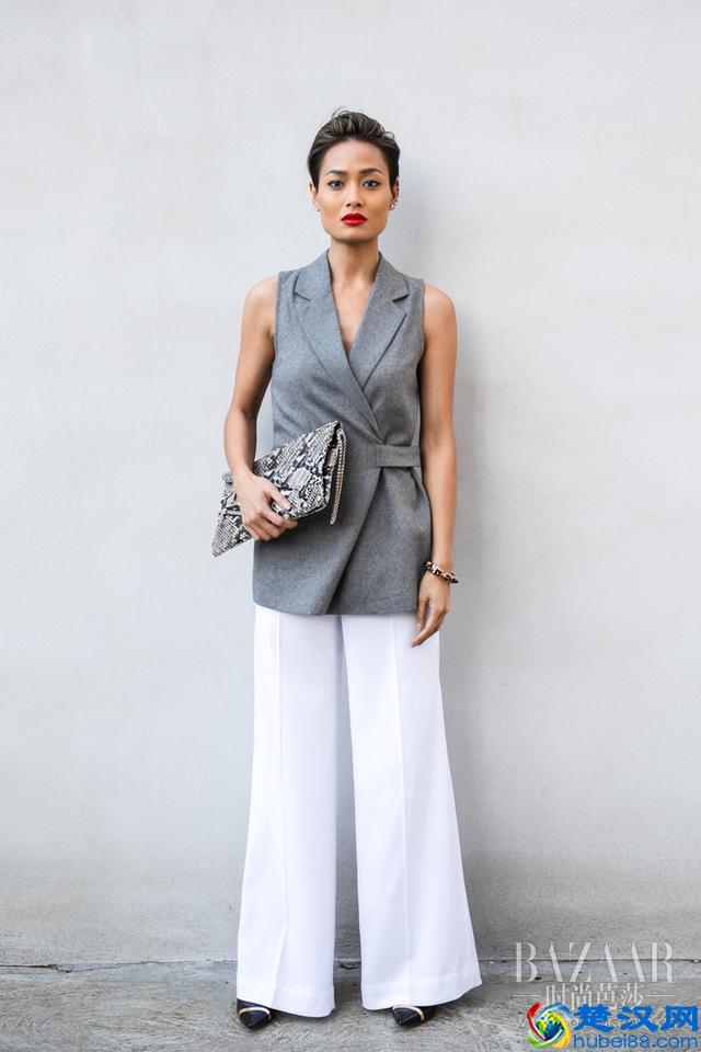 贝嫂这样"真空"穿西装马甲就击中小贝的心，酷毙了我也要这样穿！