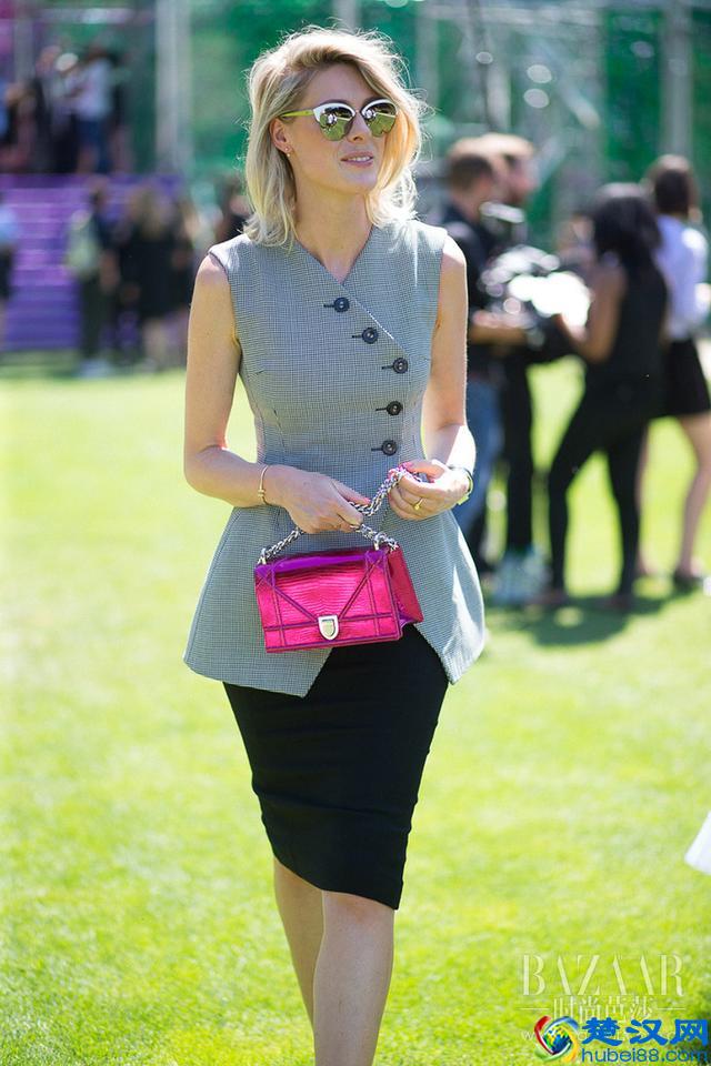 贝嫂这样"真空"穿西装马甲就击中小贝的心，酷毙了我也要这样穿！