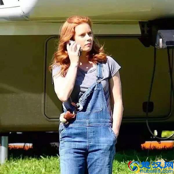 “胸大”的女人要少穿这几种衣服，不仅显胖还显老