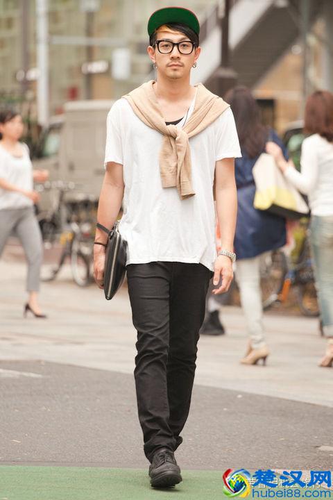 拍照不知道穿什么？快拿出你的白T恤