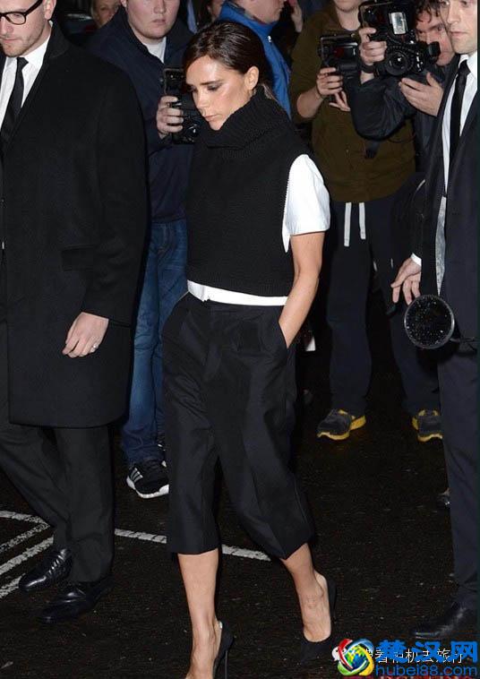 拍照不知道穿什么？快拿出你的白T恤