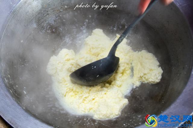 草原美食奶豆腐，原来是这样制作的