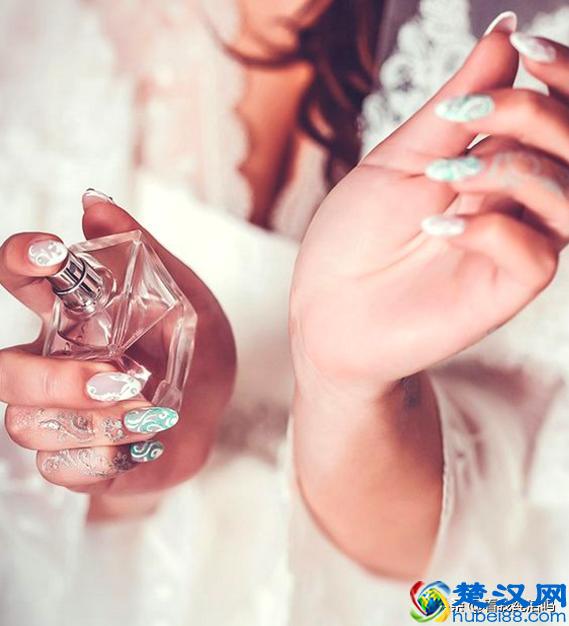 香水决定气质「让香味更持久的身体部位」大家一起聪明使用香水