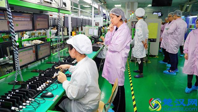 实地探访富士康产线：一台小米9诞生需要经过近百道工序