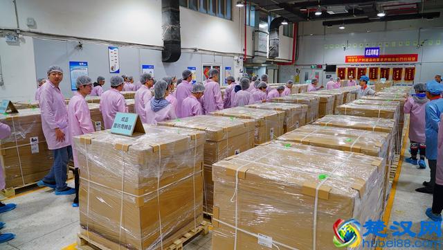 实地探访富士康产线：一台小米9诞生需要经过近百道工序