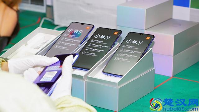 实地探访富士康产线：一台小米9诞生需要经过近百道工序