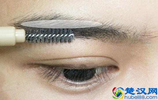 详细讲解男士修眉毛怎么才好看，只需四步打造精致男生眉毛