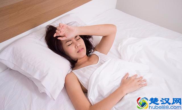 经常睡不着觉怎么办？别着急，坚持做这3件事能帮您不少