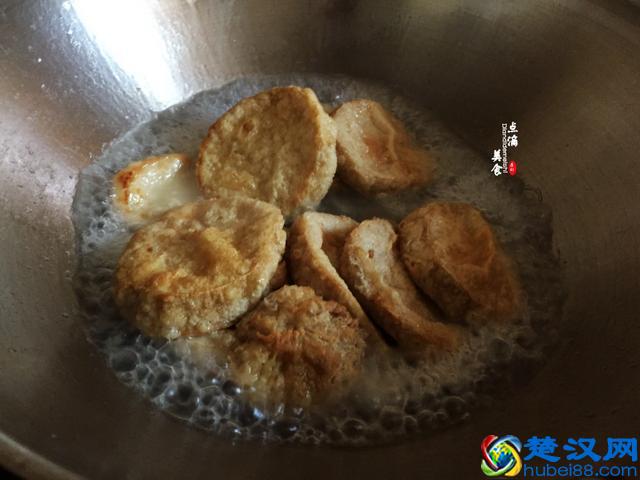 红烧素鸡很多人都会烧，注意要先这样处理，烧出来的素鸡更好吃