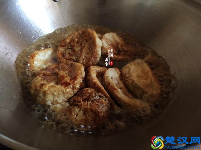 红烧素鸡很多人都会烧，注意要先这样处理，烧出来的素鸡更好吃