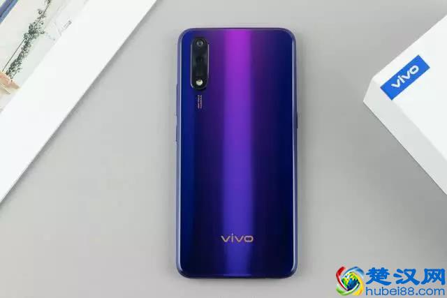 谁是智能手机性价比王者？看过vivo Z5再来评论