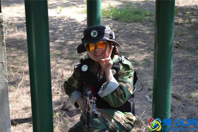 中大拓展训练开展枪战圈真人CS活动