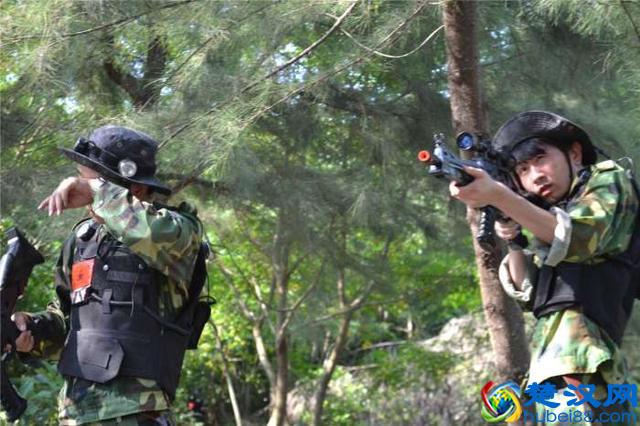 中大拓展训练开展枪战圈真人CS活动