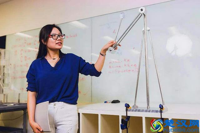 变色龙究竟是怎样变色的？