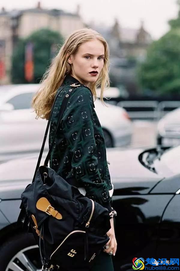 从大牌到平价款，这12个双肩包品牌好看又能装