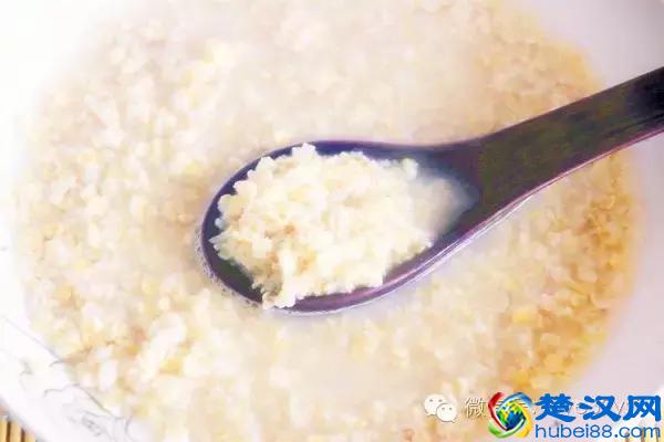 睡不好 易失眠 别怕 多吃这9种食物让你睡好觉