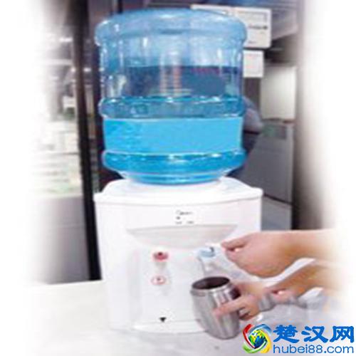 饮水机居然这么脏！老保姆教你实用清洗小妙招，不再喝“毒水”