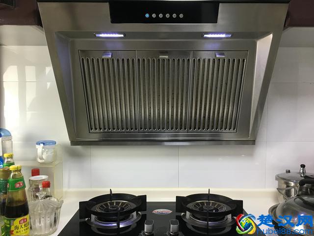 油烟机上的油渍太难清洗？试试这个万能清洁剂，油烟机彻底清洁！