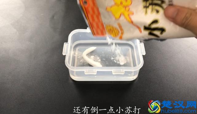 油烟机上的油渍太难清洗？试试这个万能清洁剂，油烟机彻底清洁！