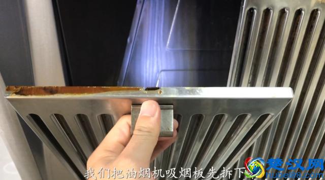 油烟机上的油渍太难清洗？试试这个万能清洁剂，油烟机彻底清洁！