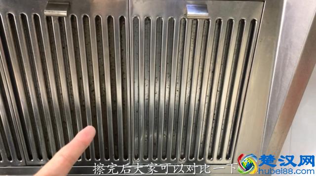 油烟机上的油渍太难清洗？试试这个万能清洁剂，油烟机彻底清洁！