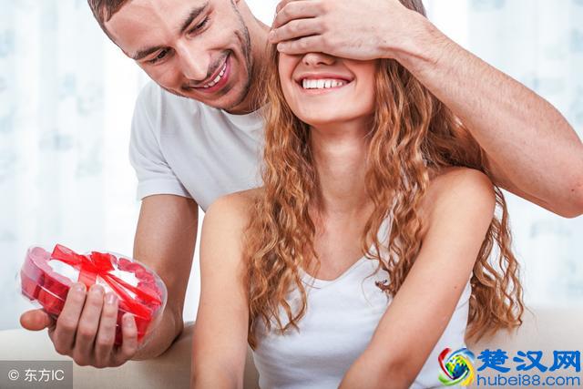 女朋友快要过生日了，送她什么生日礼物比较好呢？