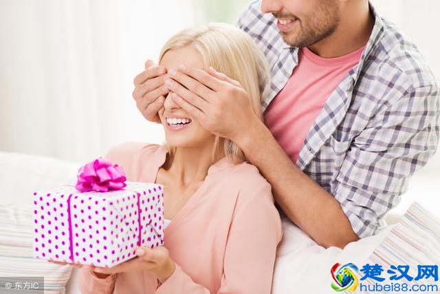 女朋友快要过生日了，送她什么生日礼物比较好呢？