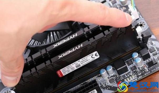 电脑突然黑屏怎么解决？