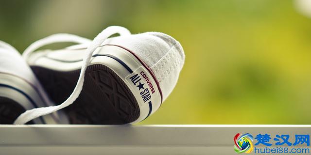 白色帆布鞋哪个牌子好 帆布鞋如何选择搭配