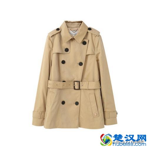 卡其色看似平淡，与这三种颜色搭配才高级