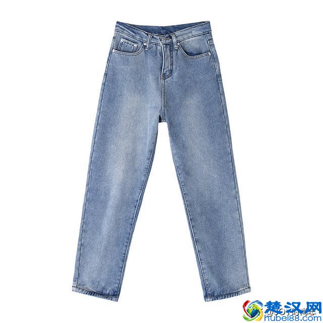 卡其色看似平淡，与这三种颜色搭配才高级