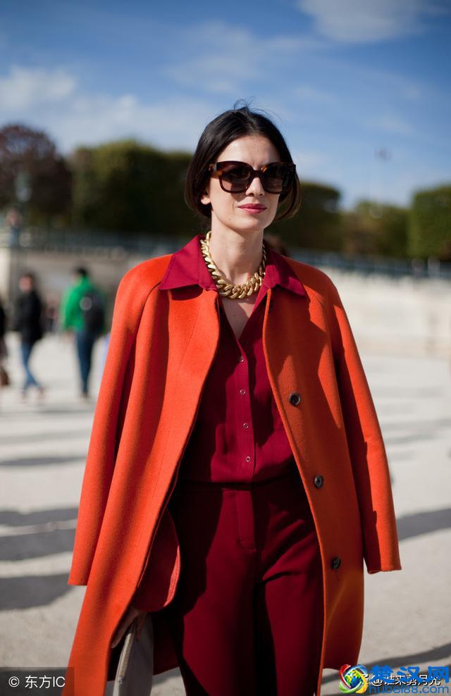 橘色外套里面穿什么？那些你不在乎的内搭