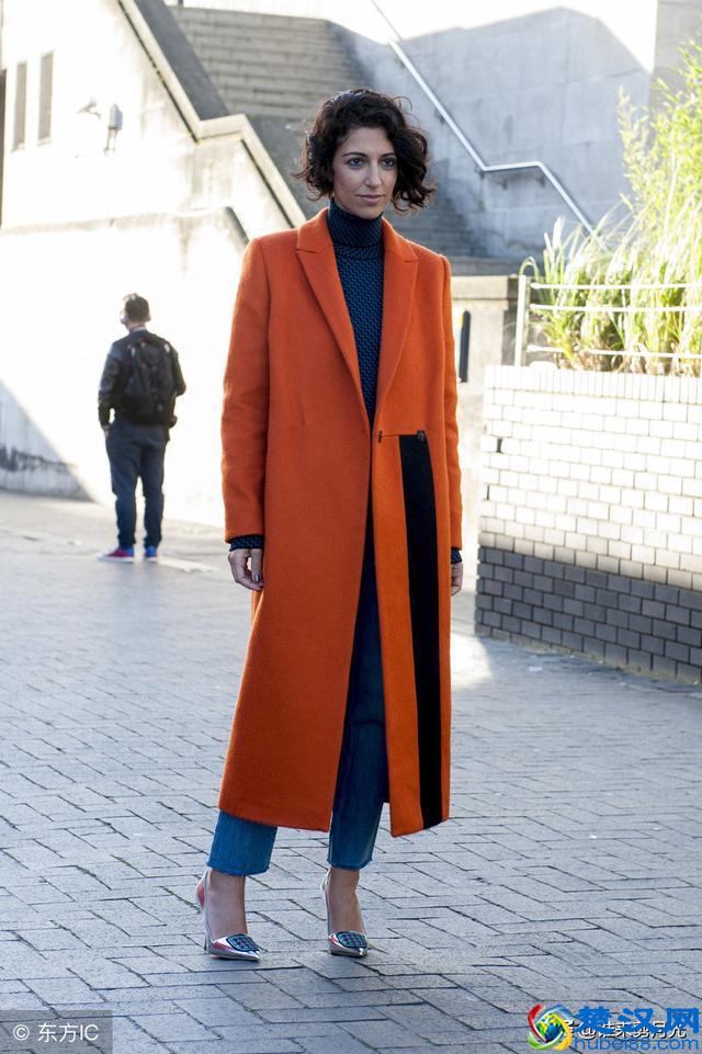 橘色外套里面穿什么？那些你不在乎的内搭