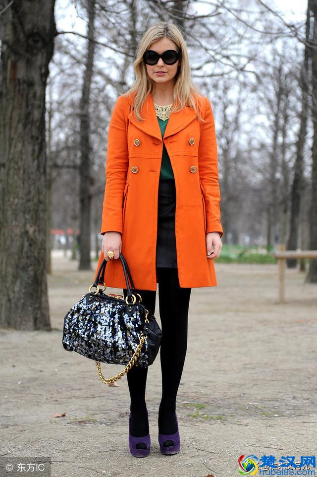 橘色外套里面穿什么？那些你不在乎的内搭