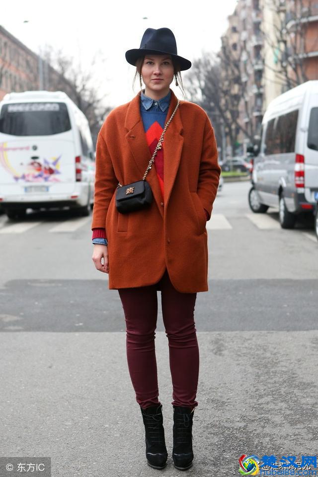 橘色外套里面穿什么？那些你不在乎的内搭