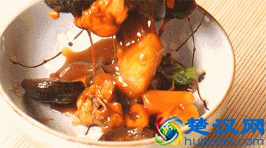 大街小巷都在卖的黄焖鸡，到底好吃在哪里？