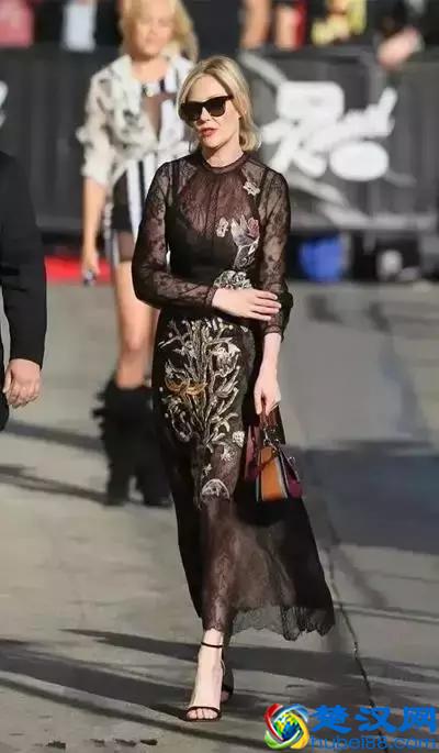 黑色长裙搭配什么鞋子好看？