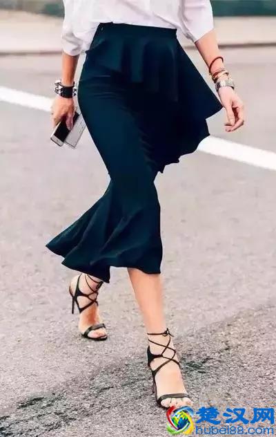 黑色长裙搭配什么鞋子好看？