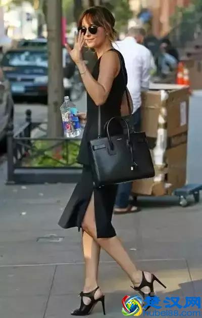 黑色长裙搭配什么鞋子好看？