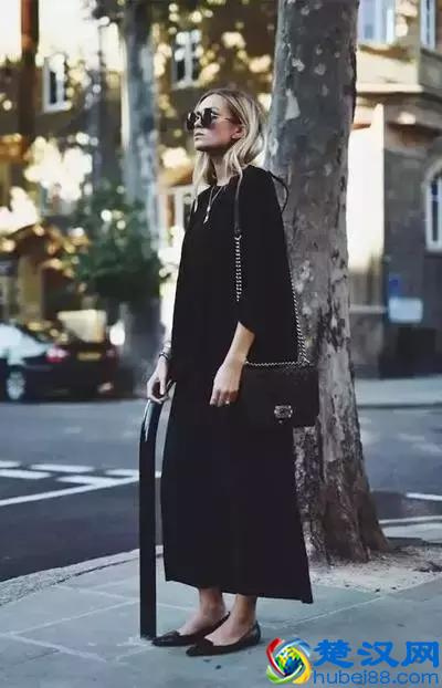 黑色长裙搭配什么鞋子好看？