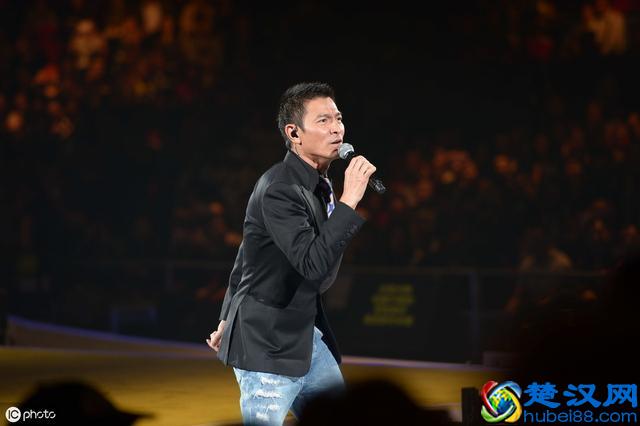 一招教你唱出属于自己的华丽假音！假音发声实用唱歌技巧！