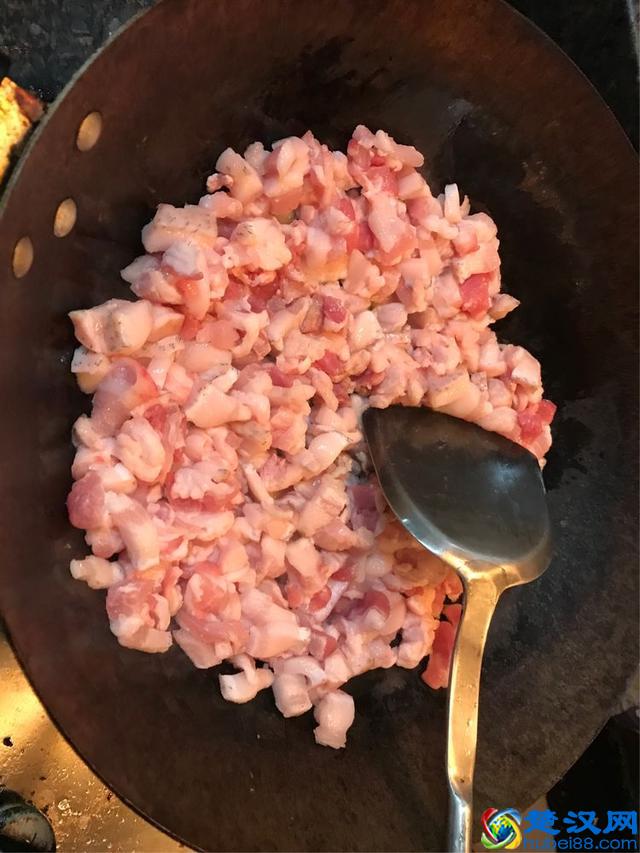 卤肉饭最正宗做法，一家人一个菜全搞定，加了洋葱酥的卤肉饭更香